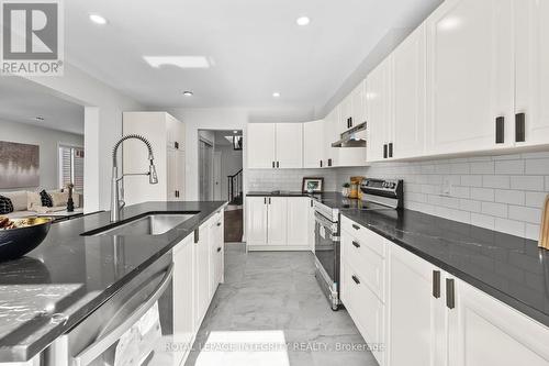 83 Saddle Crescent, Ottawa, ON - Indoor Photo Showing Kitchen With Stainless Steel Kitchen With Upgraded Kitchen