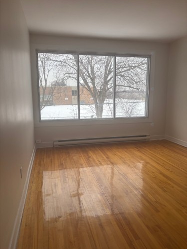 Salon - 482 Rue Tassé, Montréal (Saint-Laurent), QC - Indoor Photo Showing Other Room