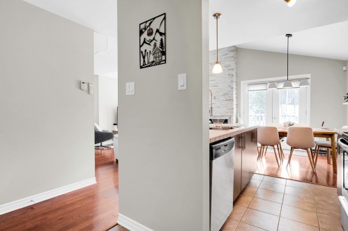 Mud Room - 345 Ch. Valanza, Piedmont, QC - Indoor