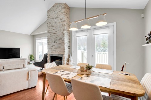 Dining Room - 345 Ch. Valanza, Piedmont, QC - Indoor With Fireplace