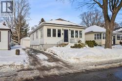 135 DEANE Avenue  Oakville, ON L6K 1N2