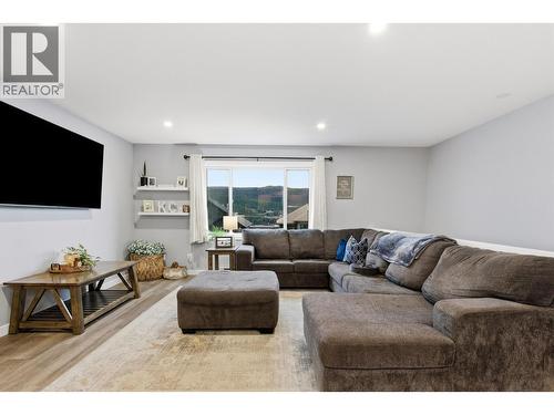 2532 Gopher Drive, Williams Lake, BC - Indoor Photo Showing Living Room
