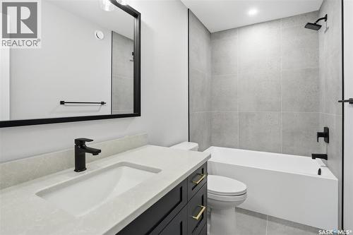 166 Cockroft Manor, Saskatoon, SK - Indoor Photo Showing Bathroom