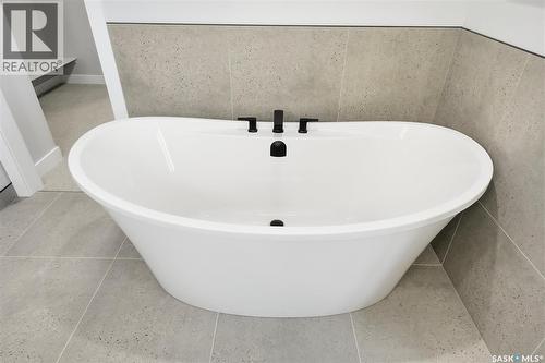 166 Cockroft Manor, Saskatoon, SK - Indoor Photo Showing Bathroom