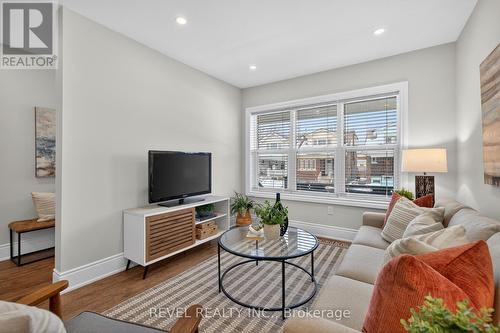 161 Connaught Avenue N, Hamilton, ON - Indoor Photo Showing Living Room
