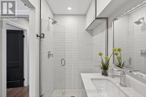 161 Connaught Avenue N, Hamilton, ON - Indoor Photo Showing Bathroom