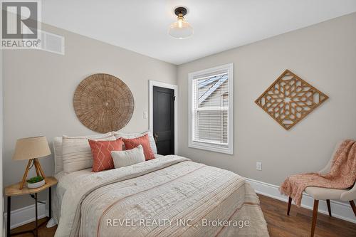 161 Connaught Avenue N, Hamilton, ON - Indoor Photo Showing Bedroom