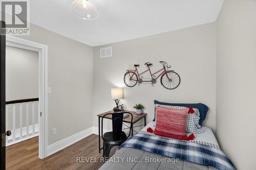 161 Connaught Avenue N, Hamilton, ON - Indoor Photo Showing Bedroom