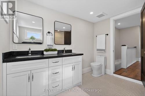 161 Connaught Avenue N, Hamilton, ON - Indoor Photo Showing Bathroom