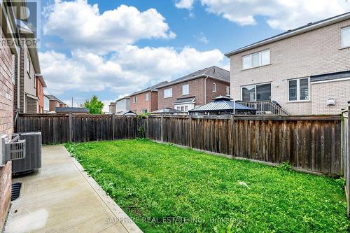 325 Trudeau Drive E, Milton, ON - Outdoor