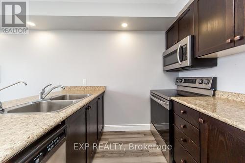 734 Cook Crescent, Shelburne, ON - Indoor Photo Showing Kitchen With Double Sink