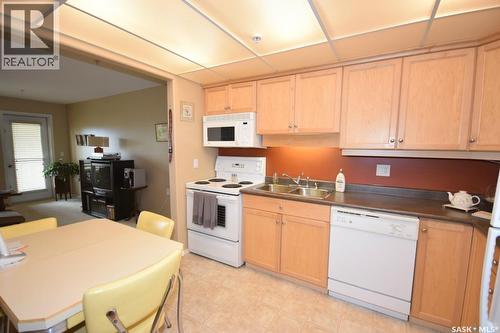 207 1622 Acadia Drive, Saskatoon, SK - Indoor Photo Showing Kitchen With Double Sink
