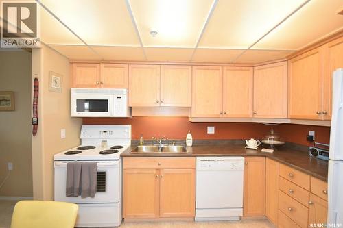 207 1622 Acadia Drive, Saskatoon, SK - Indoor Photo Showing Kitchen