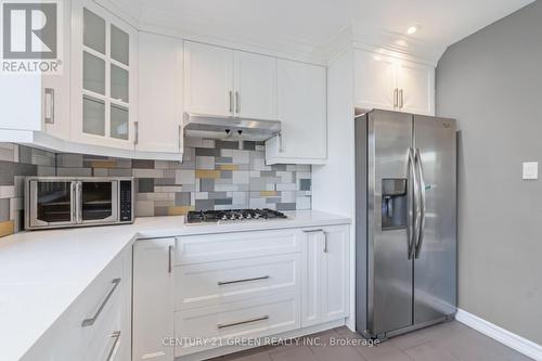 1303 Bunnell Drive, Burlington, ON - Indoor Photo Showing Kitchen
