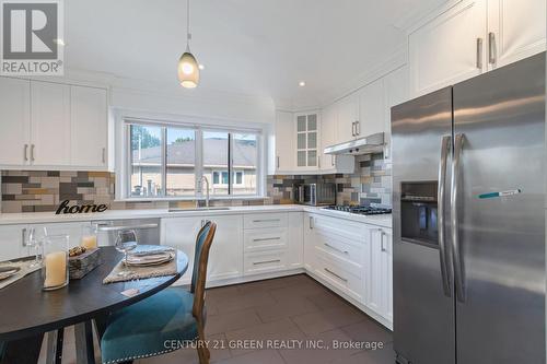 1303 Bunnell Drive, Burlington, ON - Indoor Photo Showing Kitchen With Upgraded Kitchen