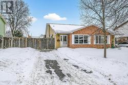 16 GOLDEN ORCHARD DRIVE  Hamilton, ON L9C 6J5