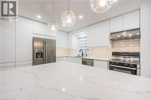 125 Steepleridge Street, Kitchener, ON - Indoor Photo Showing Kitchen With Upgraded Kitchen