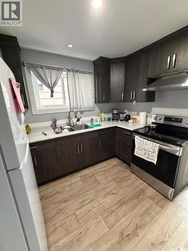 118 Clancy Drive, Saskatoon, SK - Indoor Photo Showing Kitchen