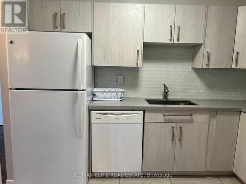 1803 - 4205 Shipp Drive, Mississauga, ON - Indoor Photo Showing Kitchen