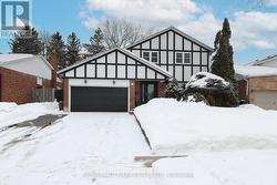 31 RANCHDALE CRESCENT  Toronto, ON M3A 2M1