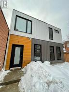 LANEWAY - 679 DOVERCOURT ROAD  Toronto, ON M6H 2W7