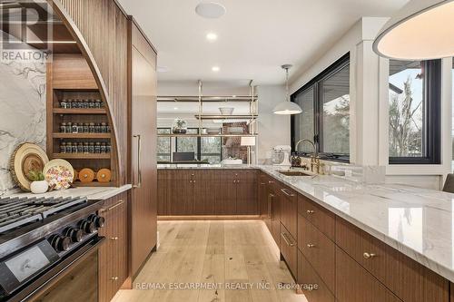 2510 Britannia Road, Burlington, ON - Indoor Photo Showing Kitchen