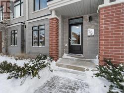 95 RUSTLE WOODS AVENUE  Markham, ON L6B 0V2