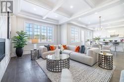 122 SCRIVENER DRIVE  Aurora, ON L4G 0Y8