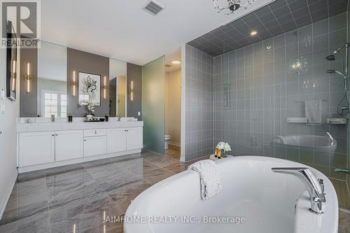 122 Scrivener Drive, Aurora, ON - Indoor Photo Showing Bathroom