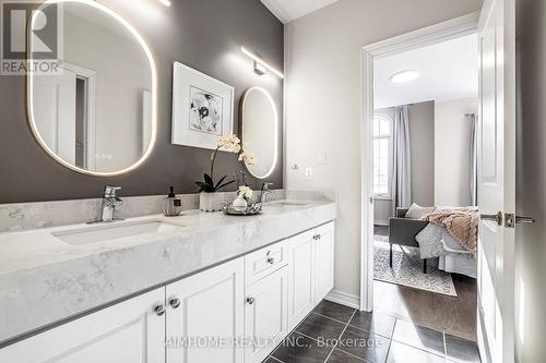 122 Scrivener Drive, Aurora, ON - Indoor Photo Showing Bathroom