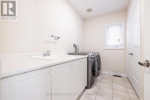 122 Scrivener Drive, Aurora, ON - Indoor Photo Showing Laundry Room