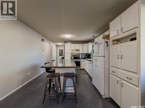 405 5Th Street E, Shaunavon, SK - Indoor Photo Showing Kitchen