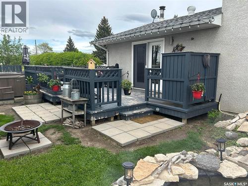 405 5Th Street E, Shaunavon, SK - Outdoor With Deck Patio Veranda