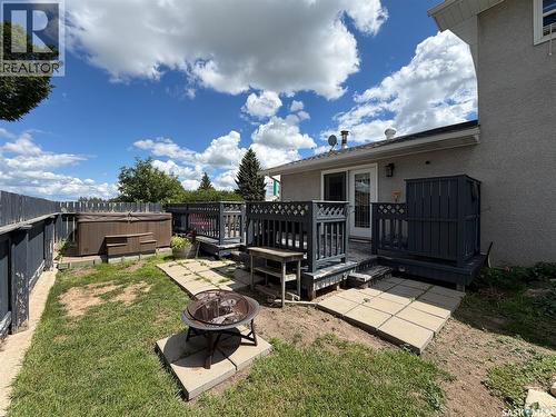 405 5Th Street E, Shaunavon, SK - Outdoor With Deck Patio Veranda