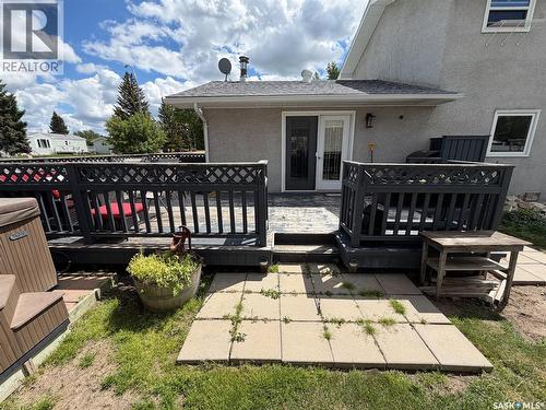 405 5Th Street E, Shaunavon, SK - Outdoor With Deck Patio Veranda