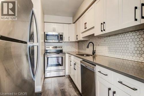 417 Garden Street, Cambridge, ON - Indoor Photo Showing Kitchen With Upgraded Kitchen