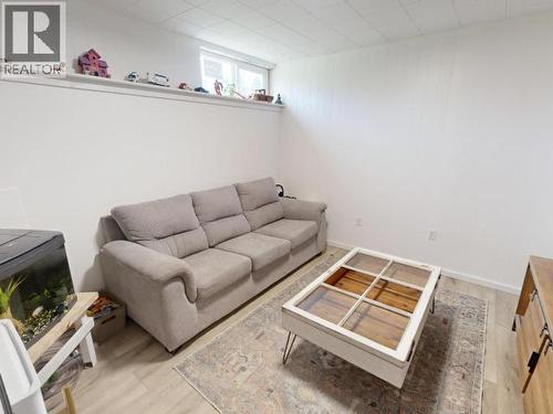 6519 King Ave, Powell River, BC - Indoor With Fireplace