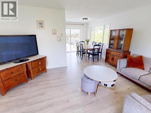 6519 King Ave, Powell River, BC - Indoor Photo Showing Living Room