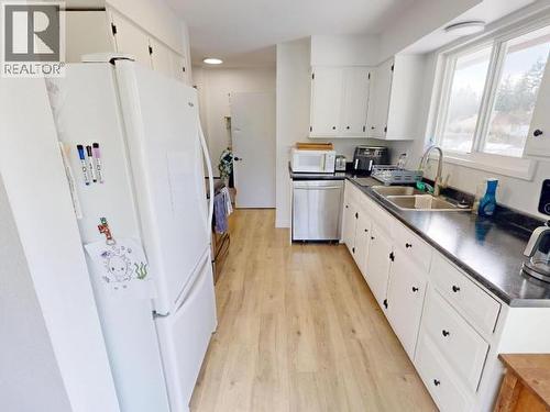6519 King Ave, Powell River, BC - Indoor Photo Showing Kitchen With Double Sink