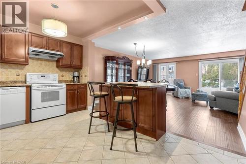 4288 Shelby Crescent, Mississauga, ON - Indoor Photo Showing Kitchen
