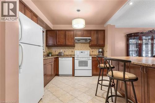 4288 Shelby Crescent, Mississauga, ON - Indoor Photo Showing Kitchen