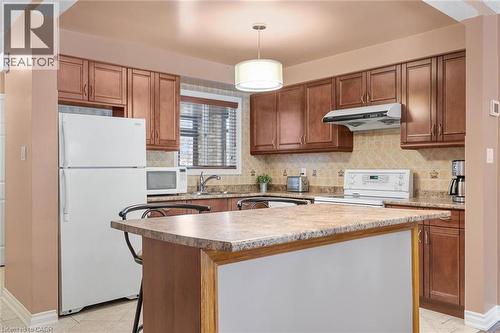 4288 Shelby Crescent, Mississauga, ON - Indoor Photo Showing Kitchen With Double Sink