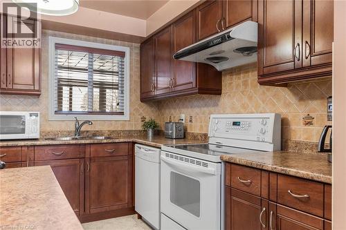 4288 Shelby Crescent, Mississauga, ON - Indoor Photo Showing Kitchen With Double Sink