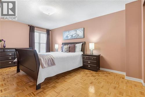 4288 Shelby Crescent, Mississauga, ON - Indoor Photo Showing Bedroom