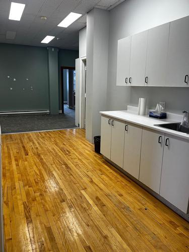 Cuisine - 12-15 Rue Ste-Cécile, Salaberry-De-Valleyfield, QC - Indoor Photo Showing Kitchen