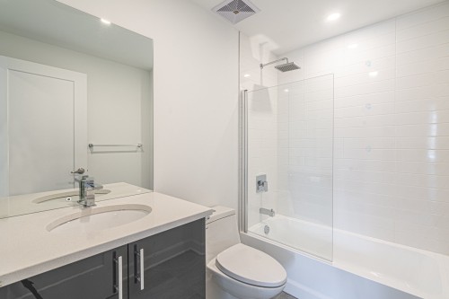 Salle de bains - 404-8115 Boul. St-Laurent, Brossard, QC - Indoor Photo Showing Bathroom