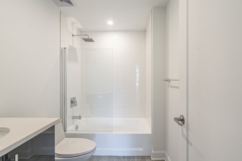 Bathroom - 1206-8115 Boul. St-Laurent, Brossard, QC - Indoor Photo Showing Bathroom