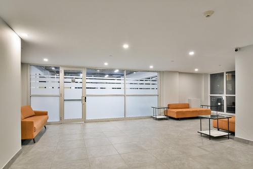 Autre - 502-8125 Boul. St-Laurent, Brossard, QC - Indoor