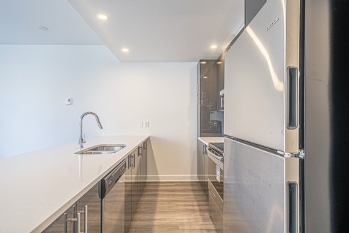 Cuisine - 902-8125 Boul. St-Laurent, Brossard, QC - Indoor Photo Showing Kitchen With Double Sink