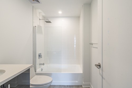 Salle de bains - 605-8125 Boul. St-Laurent, Brossard, QC - Indoor Photo Showing Bathroom